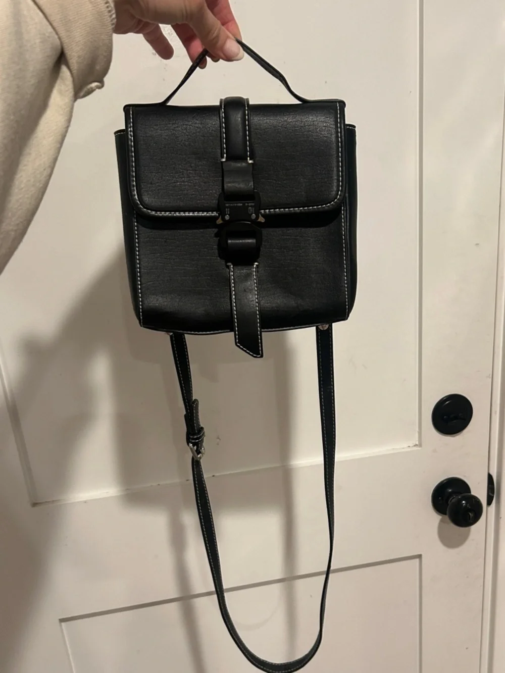 Crossbody LEATHER BAG rare hard to find. - Picture 4 of 9
